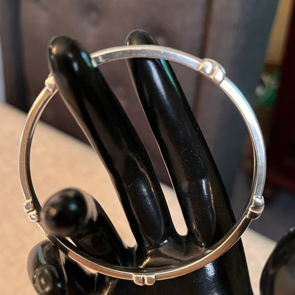 Tiffany & Co Silver Signature X Bracelet Bangle
Rare Classic